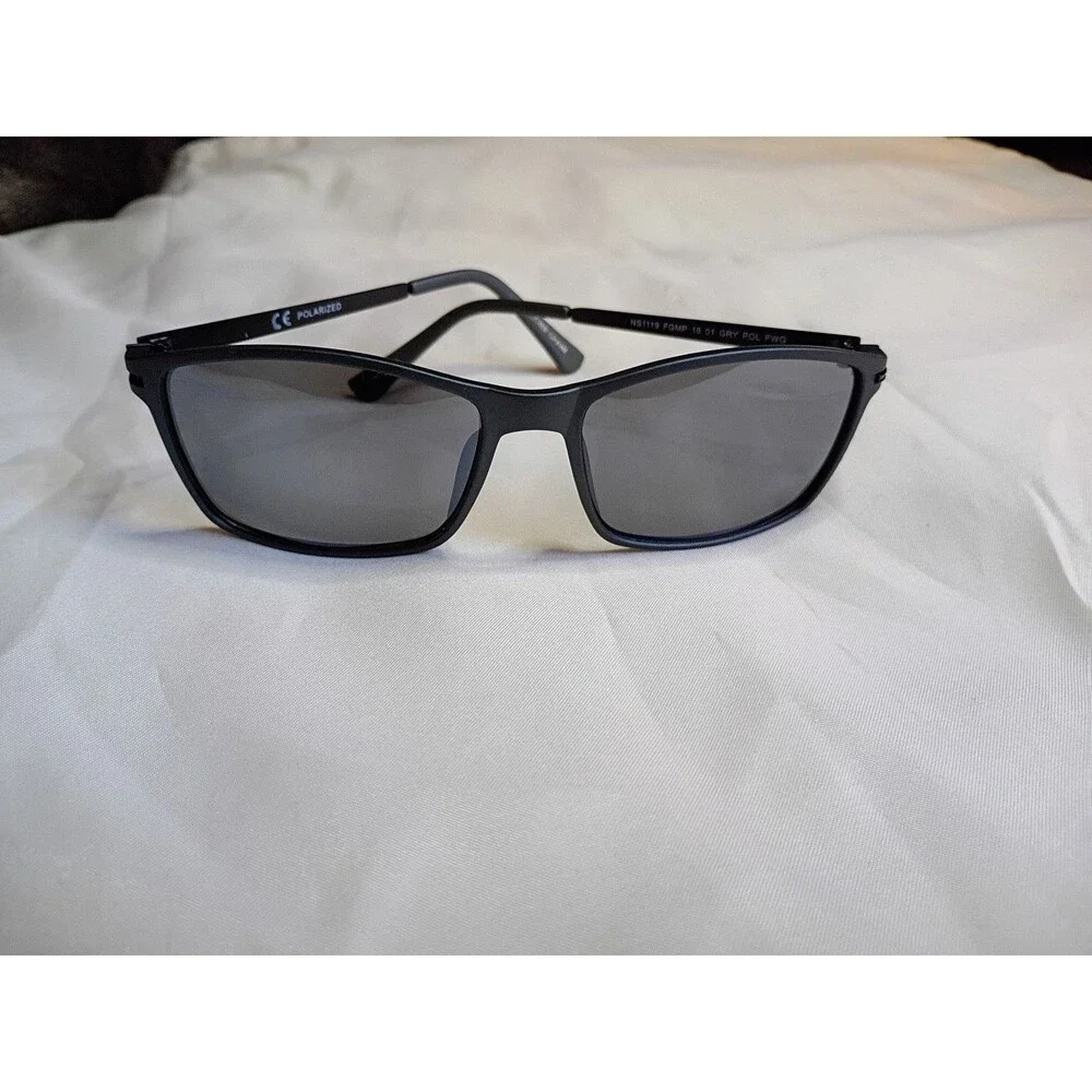 Foster Grant Polarized Sunglasses Matte Black Gray Lenses NS1119